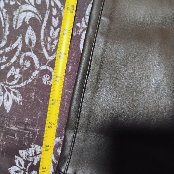 Vibrant Sleek Black Leather Pants - Picture 9 of 9